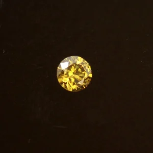Timantti diamond briljantti keltainen