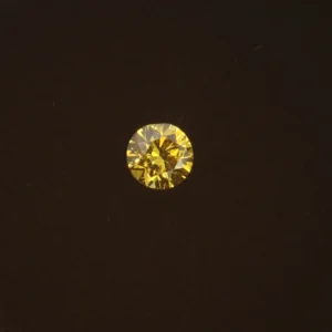 Timantti diamond briljantti keltainen